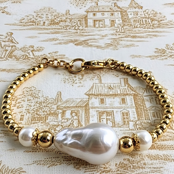 Large Baroque Pearl Centerpiece With Gold Ball Beads Bracelet - Picture 1 of 5